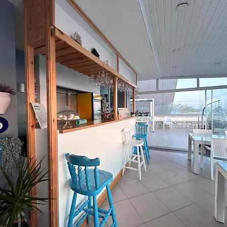 费尔内咖啡与早餐酒店 3*