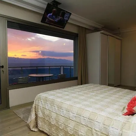 费尔内咖啡与早餐酒店 3*