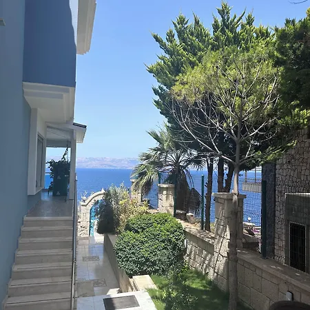 费尔内咖啡与早餐酒店 3*